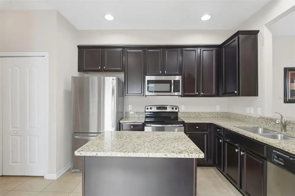 556 JUNIPER SPRINGS DRIVE Groveland, FL 34736