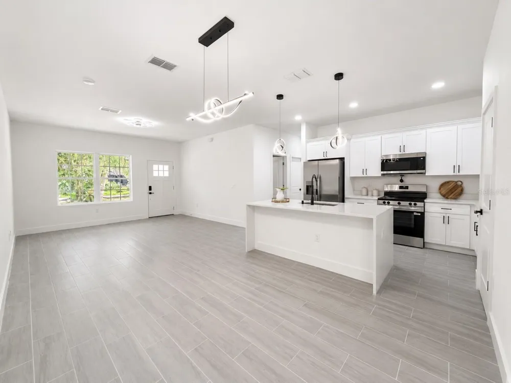 881 W WISCONSIN AVENUE Orange City, FL 32763