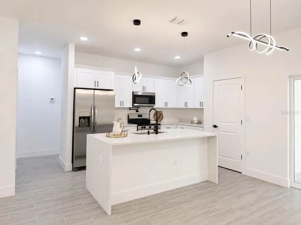 881 W WISCONSIN AVENUE Orange City, FL 32763