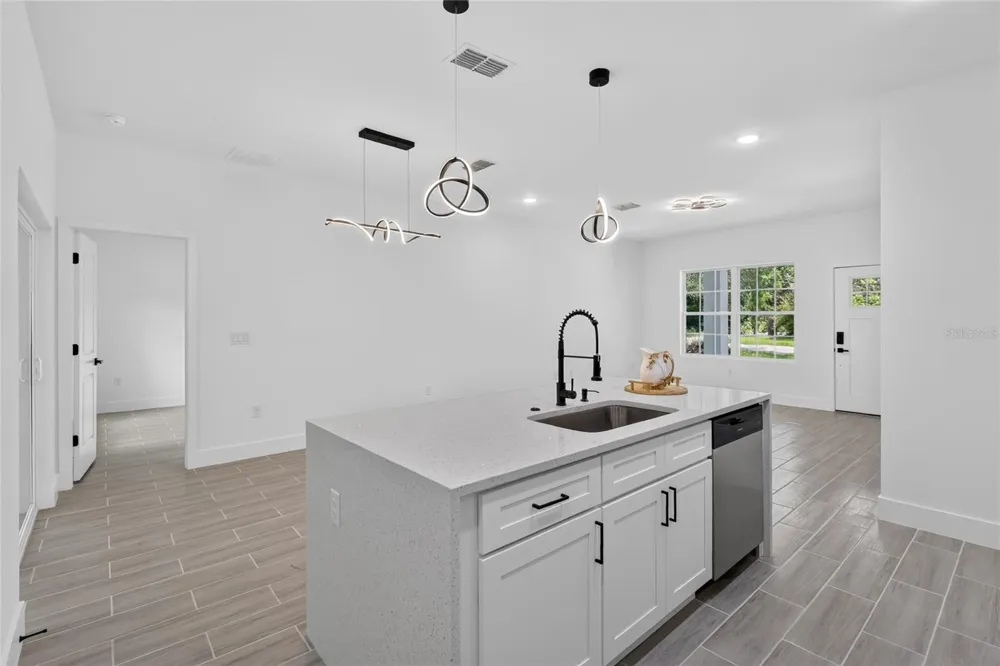 881 W WISCONSIN AVENUE Orange City, FL 32763