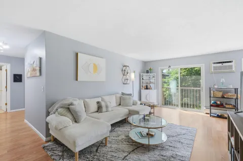 908 9th Avenue S #7