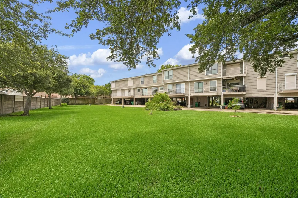 30 Lakewood Lane #30 Seabrook, TX 77586