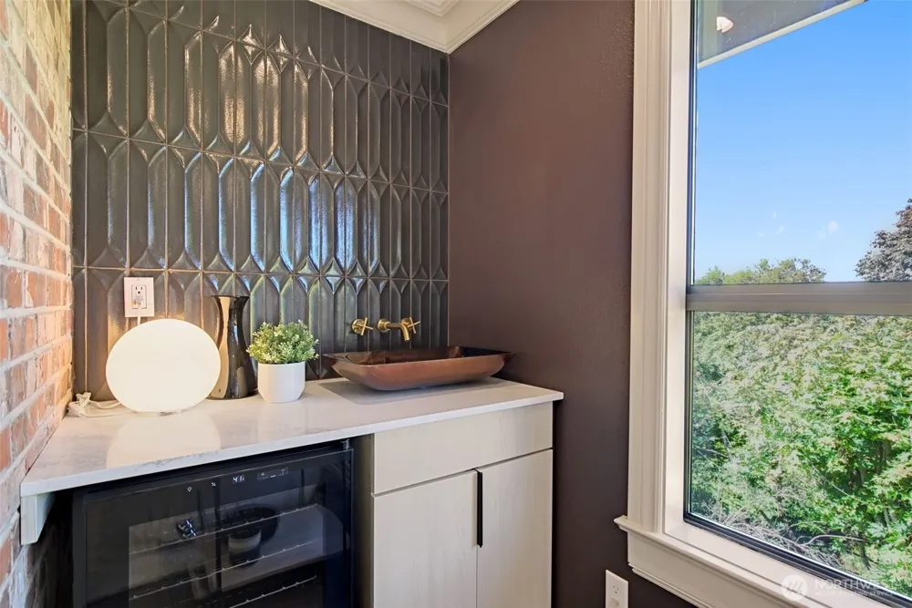 9100 Olympic View Drive Edmonds, WA 98026