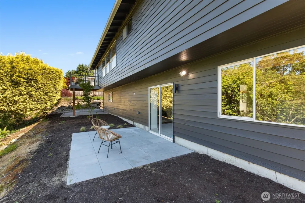 9100 Olympic View Drive Edmonds, WA 98026