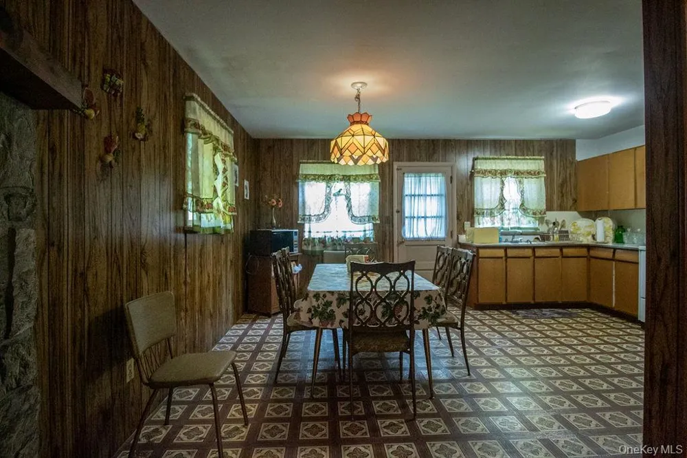 810 Ulster Heights Road Ellenville, NY 12428