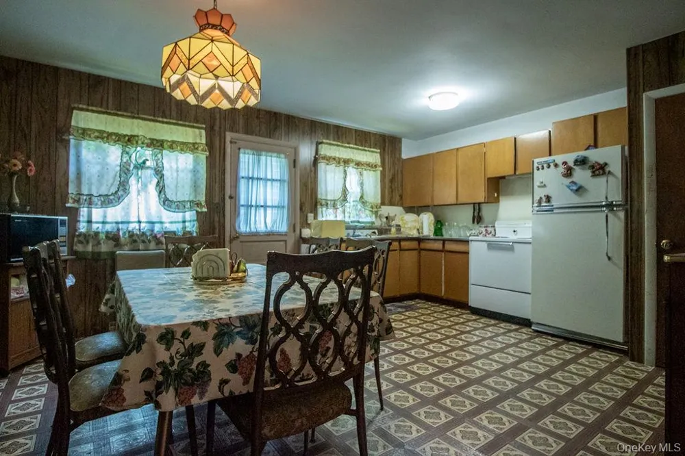 810 Ulster Heights Road Ellenville, NY 12428
