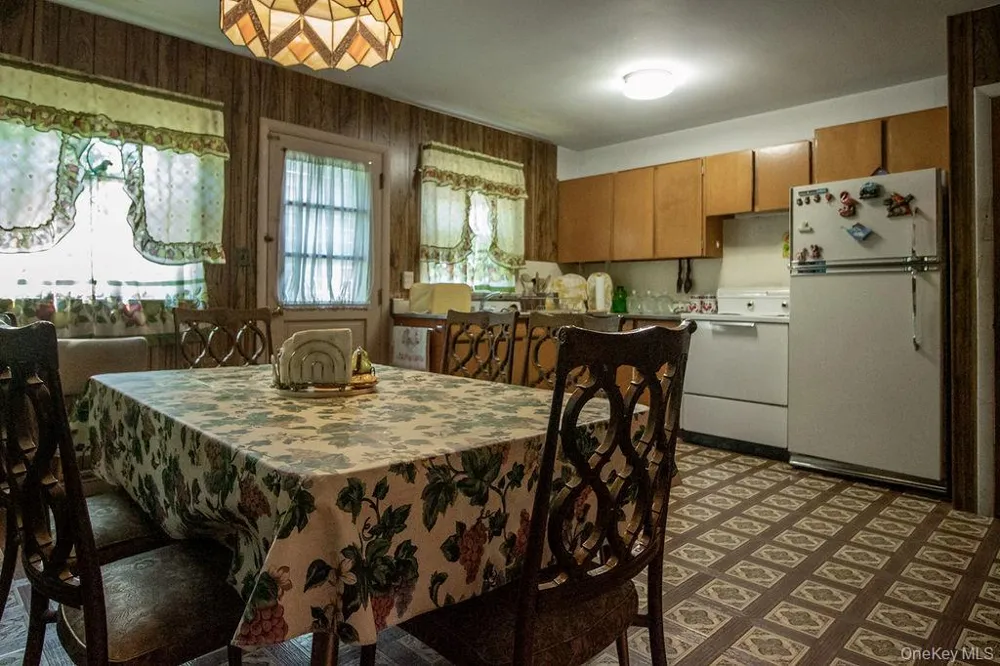 810 Ulster Heights Road Ellenville, NY 12428