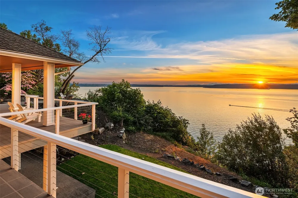 8204 East Side Drive NE Tacoma, WA 98422