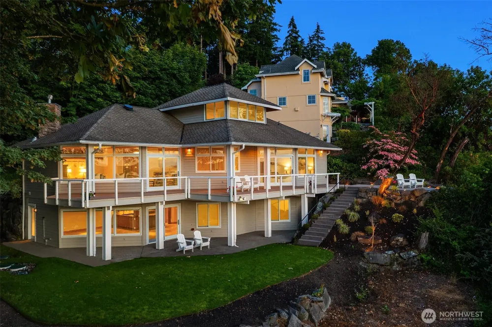 8204 East Side Drive NE Tacoma, WA 98422