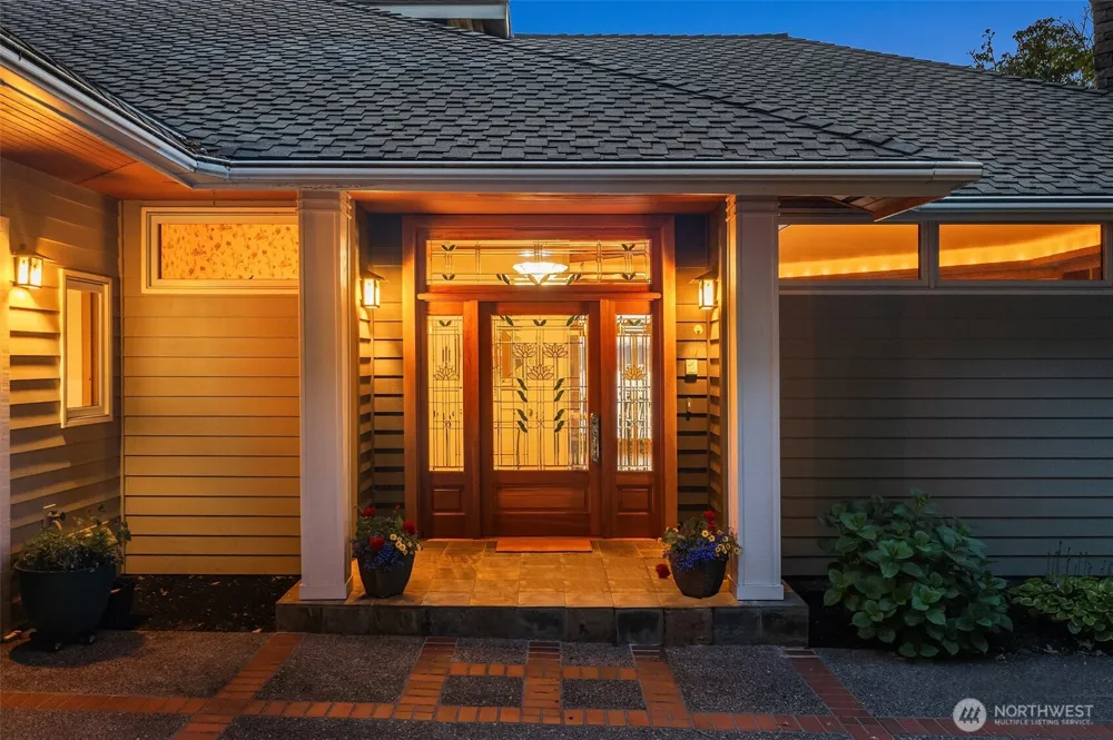 8204 East Side Drive NE Tacoma, WA 98422