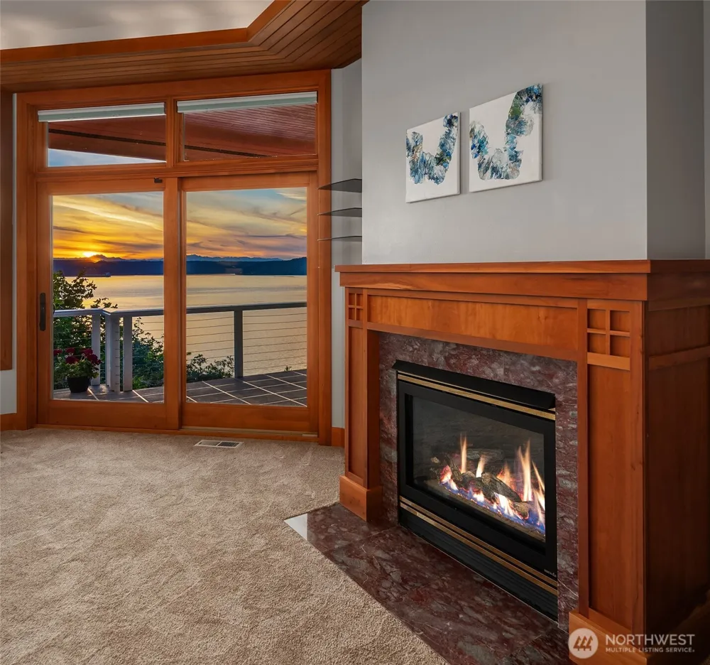 8204 East Side Drive NE Tacoma, WA 98422