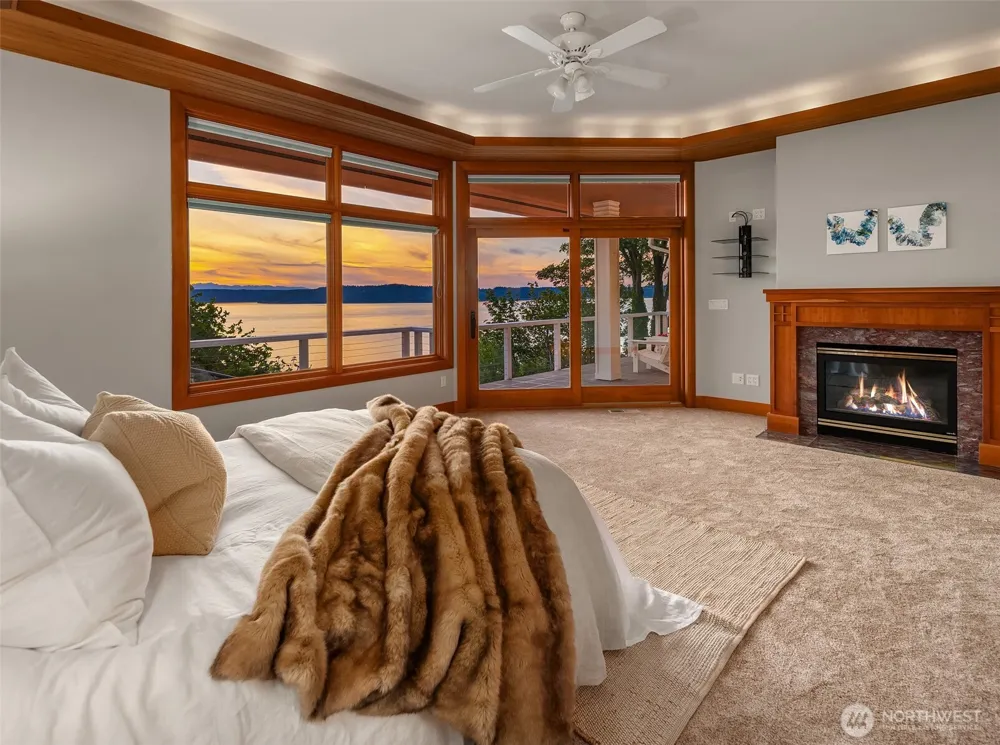 8204 East Side Drive NE Tacoma, WA 98422