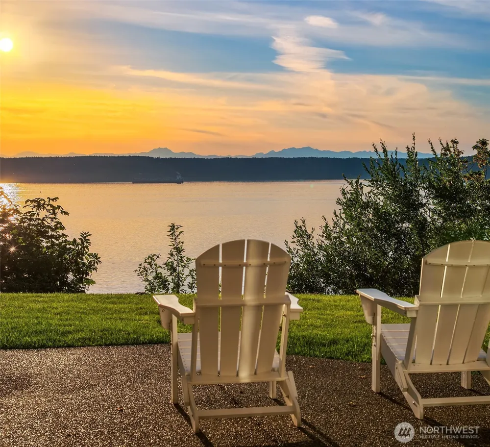 8204 East Side Drive NE Tacoma, WA 98422