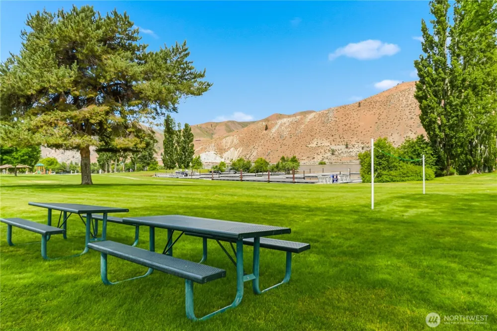 400 W Emerson Drive Orondo, WA 98843
