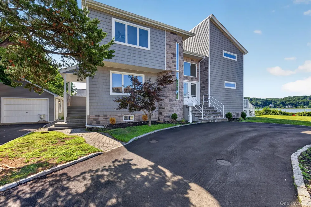 35 Adams Avenue Bayville, NY 11709