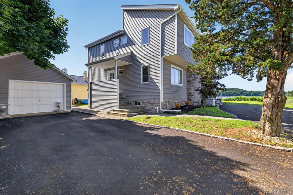 35 Adams Avenue Bayville, NY 11709