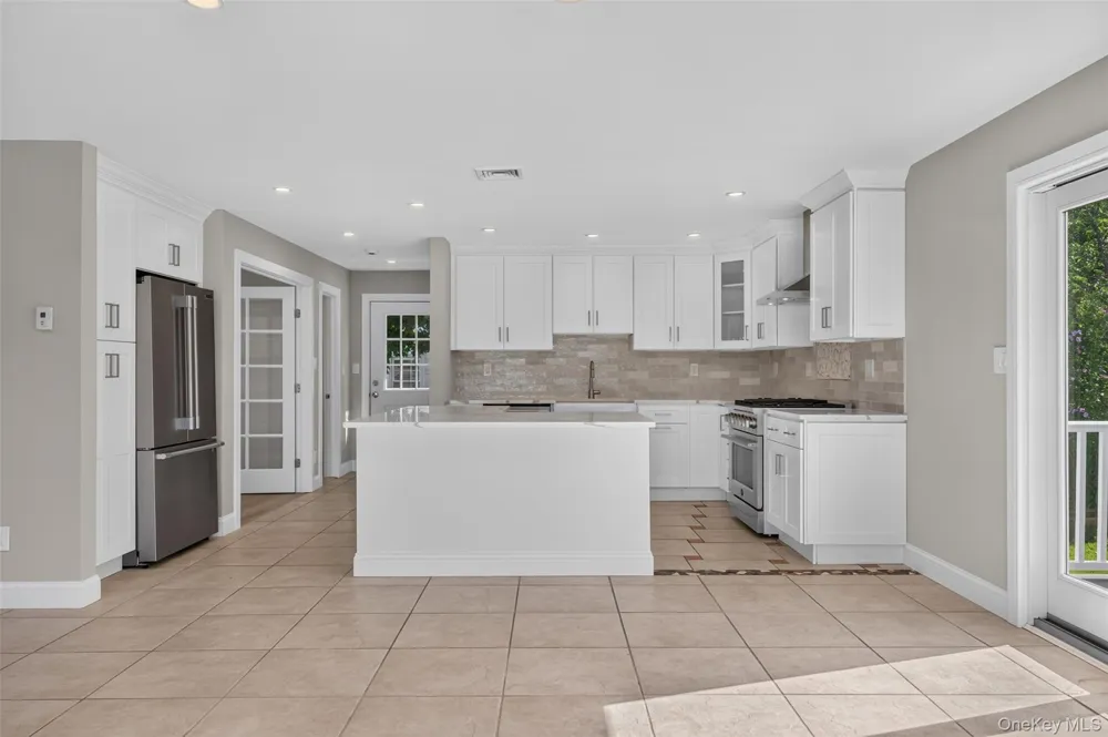 35 Adams Avenue Bayville, NY 11709