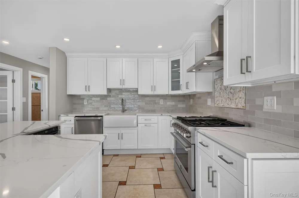 35 Adams Avenue Bayville, NY 11709