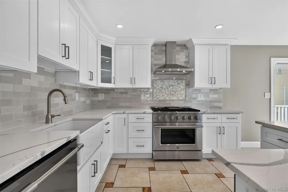 35 Adams Avenue Bayville, NY 11709