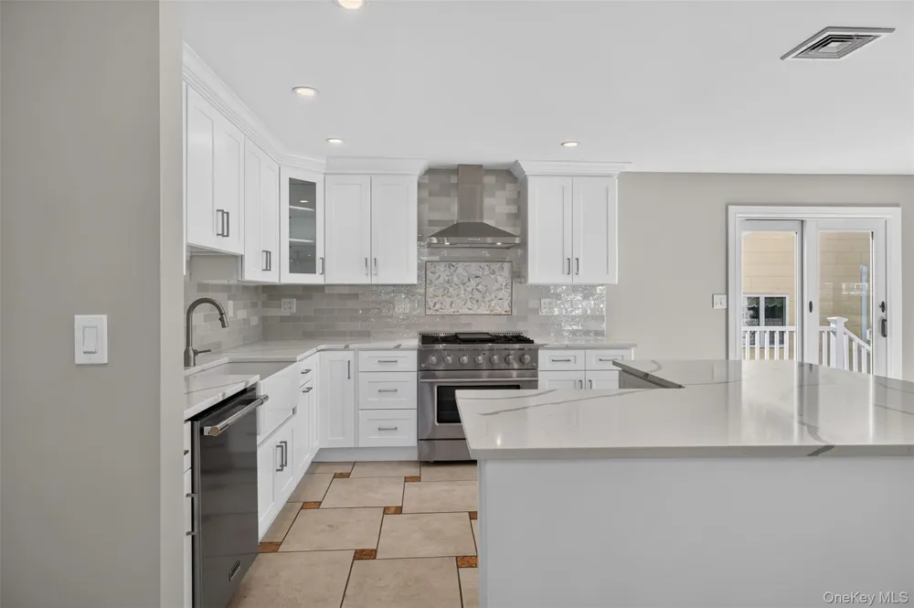 35 Adams Avenue Bayville, NY 11709