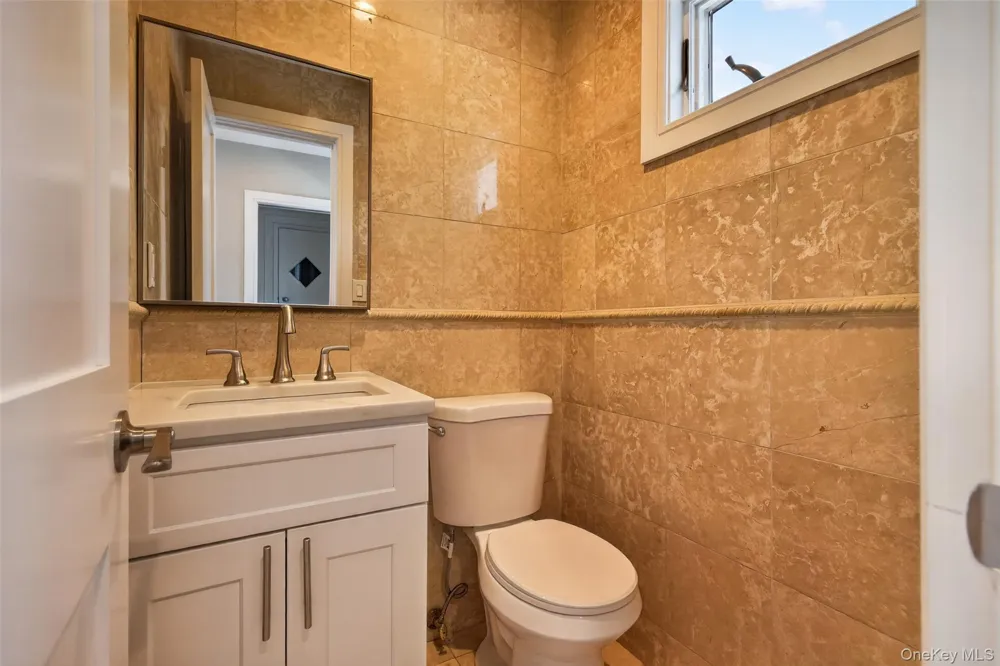 35 Adams Avenue Bayville, NY 11709