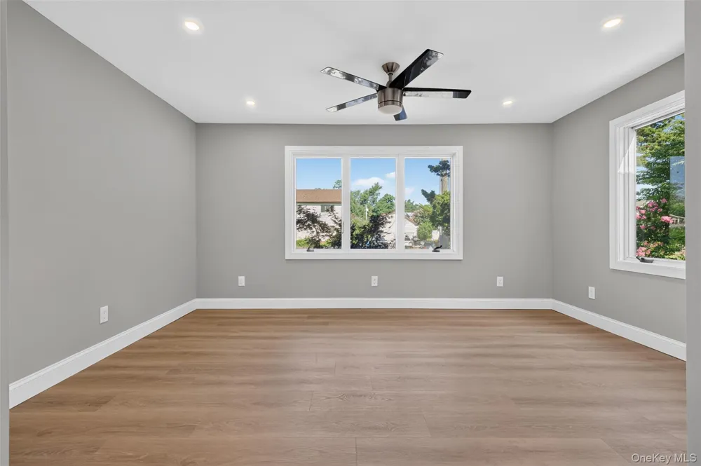 35 Adams Avenue Bayville, NY 11709