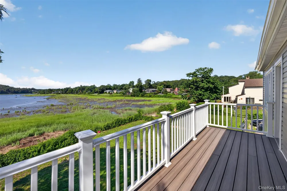35 Adams Avenue Bayville, NY 11709