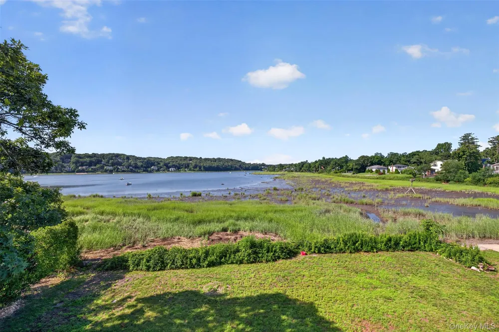35 Adams Avenue Bayville, NY 11709