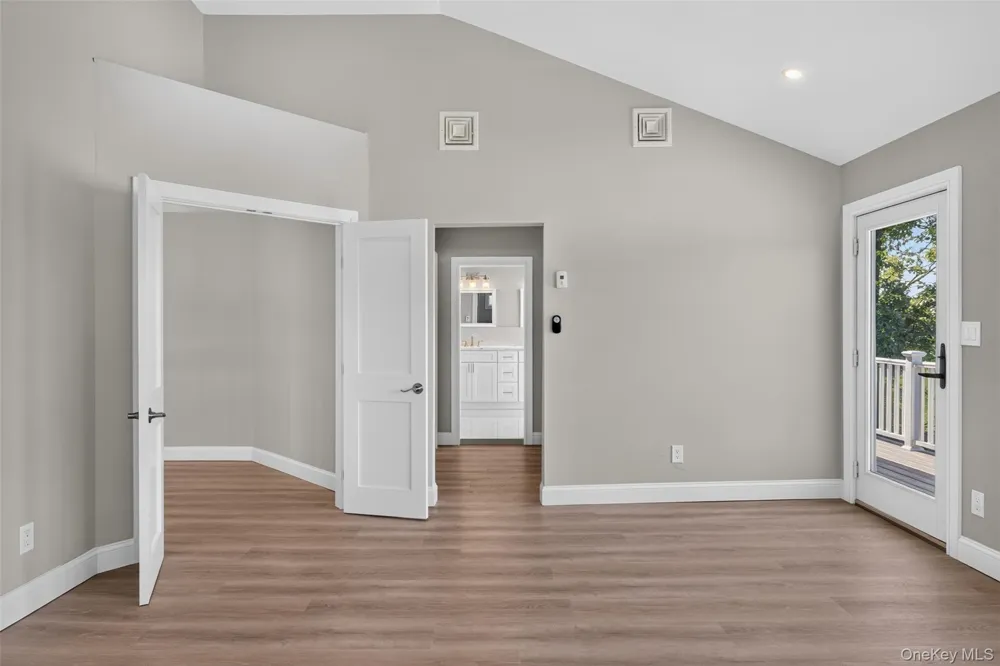 35 Adams Avenue Bayville, NY 11709