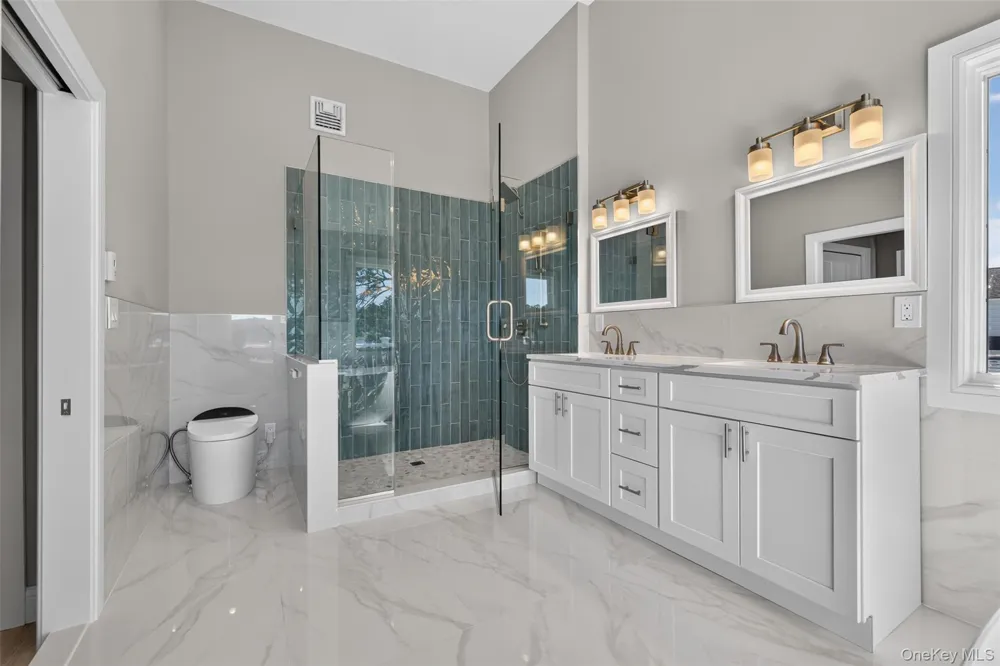 35 Adams Avenue Bayville, NY 11709