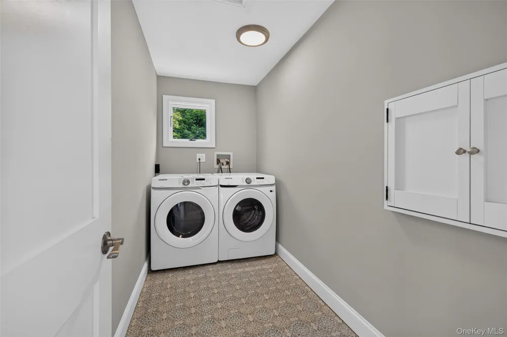 35 Adams Avenue Bayville, NY 11709