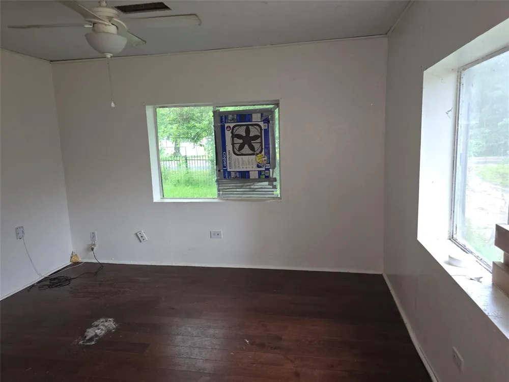 1424 Park Drive Channelview, TX 77530