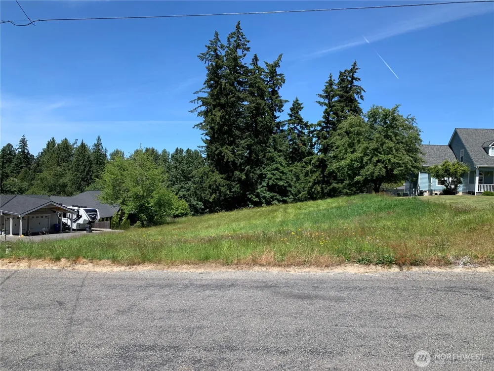 9805 31st Street E Edgewood, WA 98371