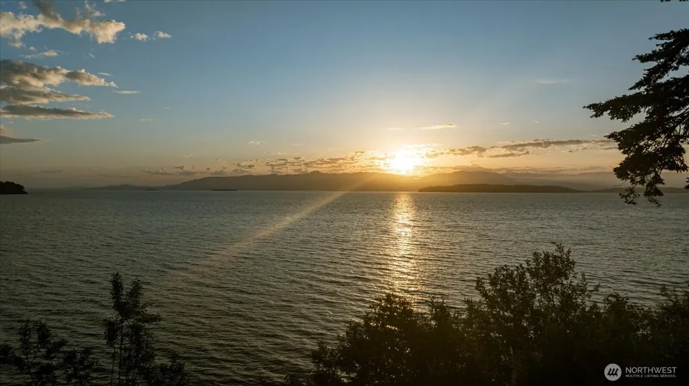 5837 Ambleside Loop Anacortes, WA 98221