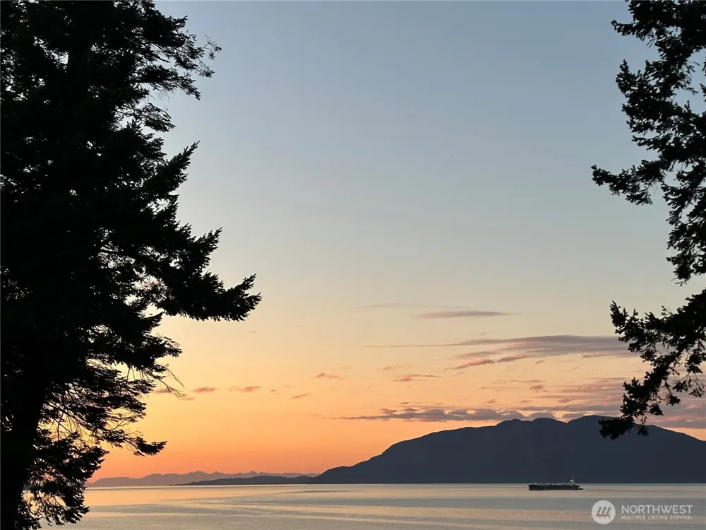 5837 Ambleside Loop Anacortes, WA 98221