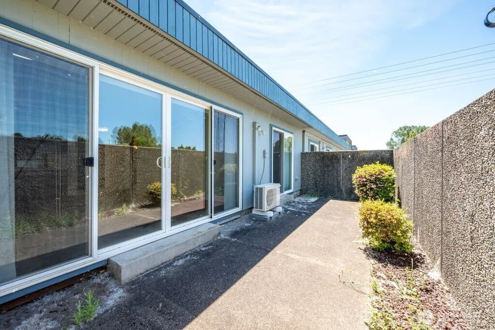 745 Marine View Drive Longview, WA 98632