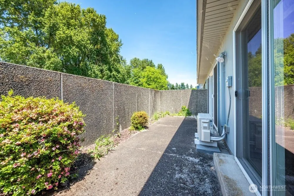 745 Marine View Drive Longview, WA 98632