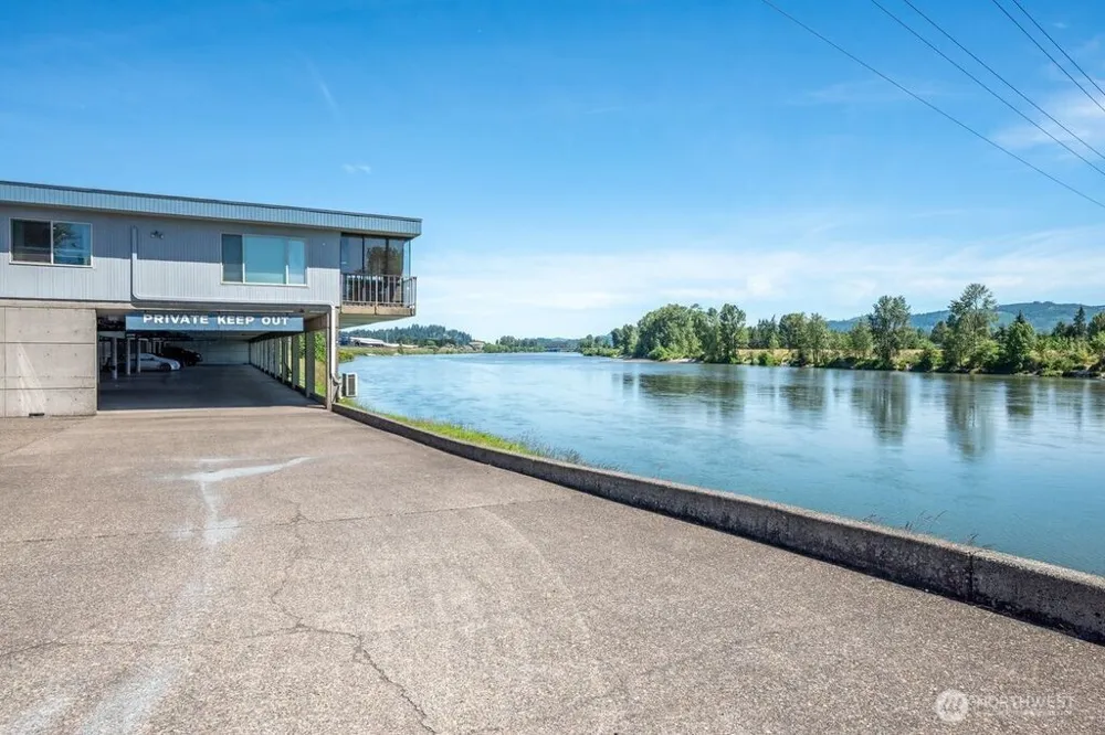 745 Marine View Drive Longview, WA 98632