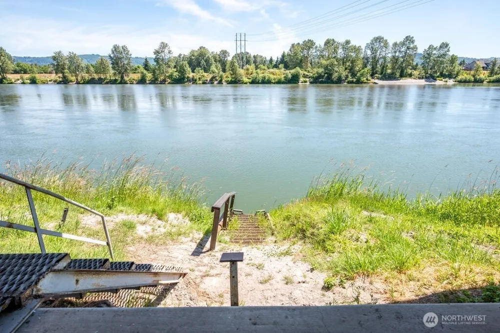 745 Marine View Drive Longview, WA 98632