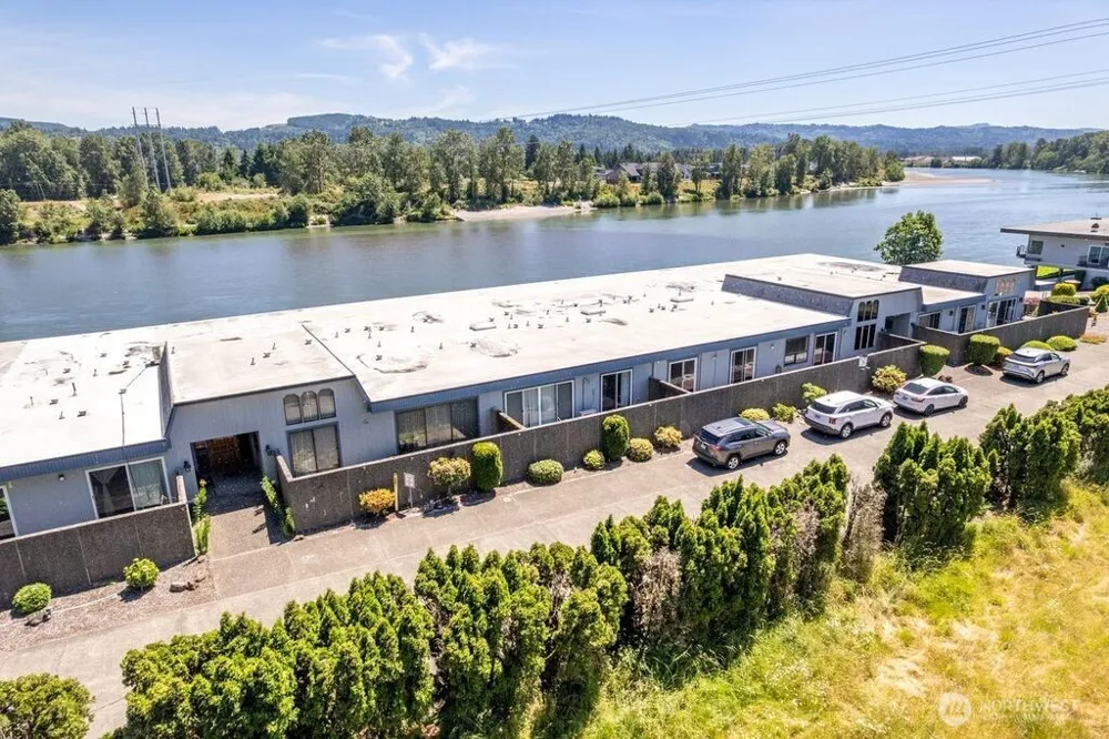 745 Marine View Drive Longview, WA 98632