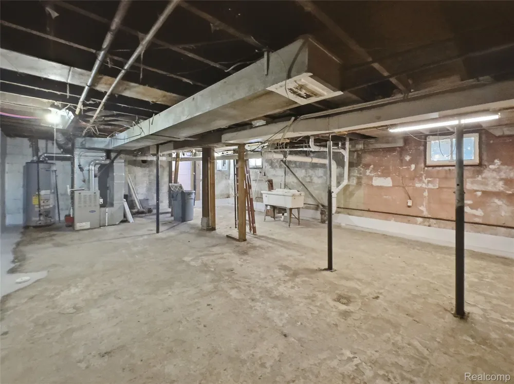 329 W Muir Avenue Hazel Park City, MI 48030