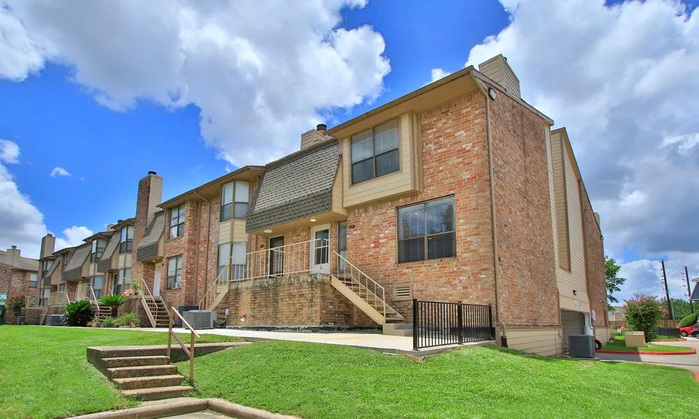 2119 Place Rebecca Lane #F8 Houston, TX 77090