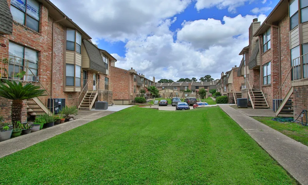 2119 Place Rebecca Lane #F8 Houston, TX 77090