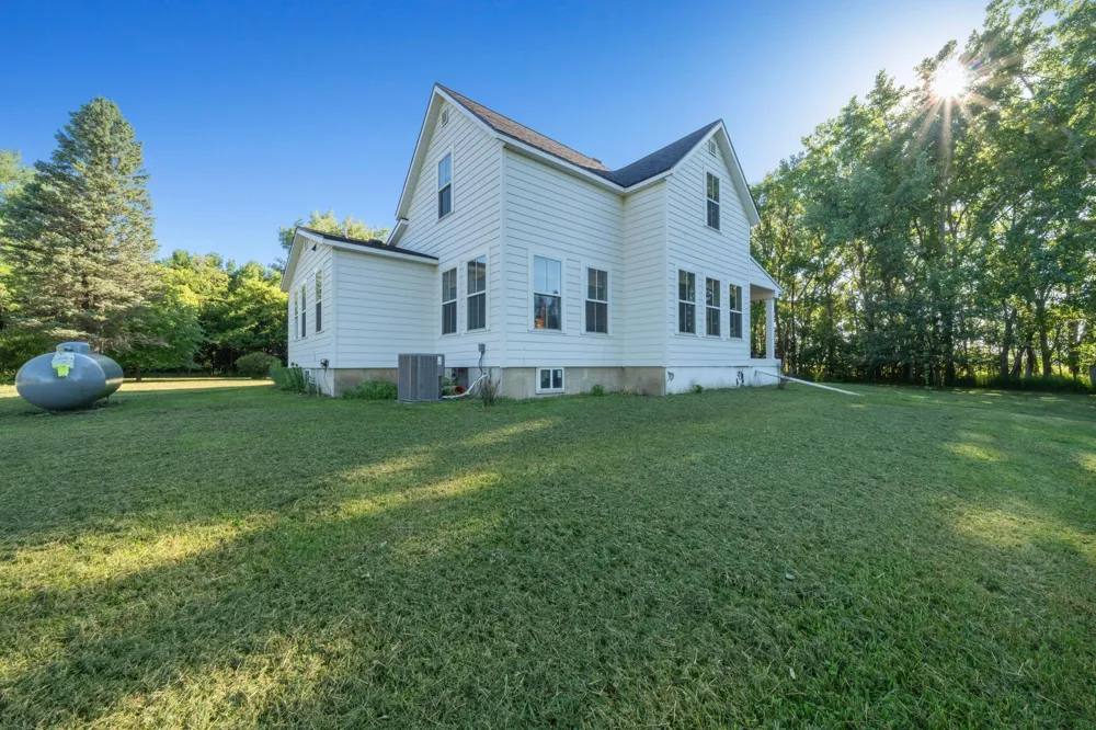 28555 810th Avenue Graceville, MN 56240