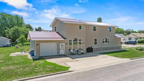 313 7th Street W