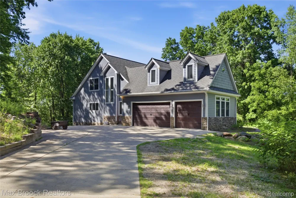 11910 Scott Road Springfield Charter Township, MI 48350