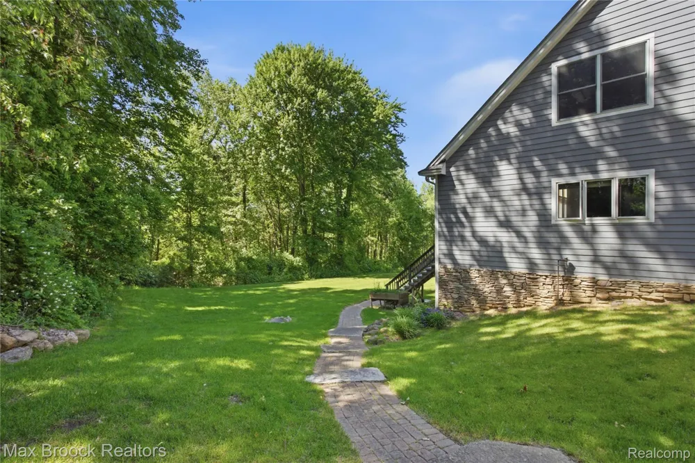11910 Scott Road Springfield Charter Township, MI 48350