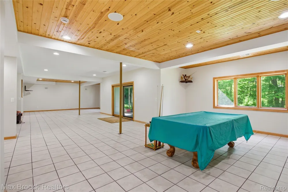 11910 Scott Road Springfield Charter Township, MI 48350