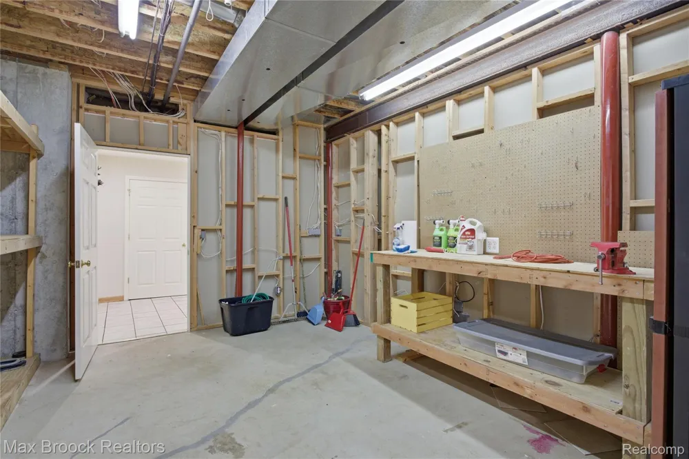 11910 Scott Road Springfield Charter Township, MI 48350