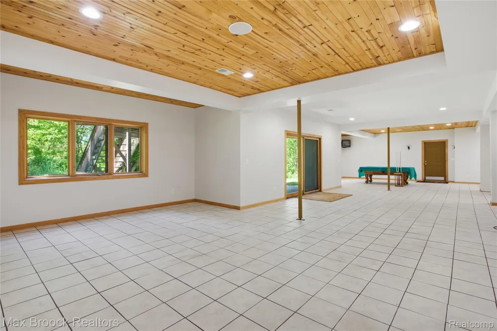 11910 Scott Road Springfield Charter Township, MI 48350